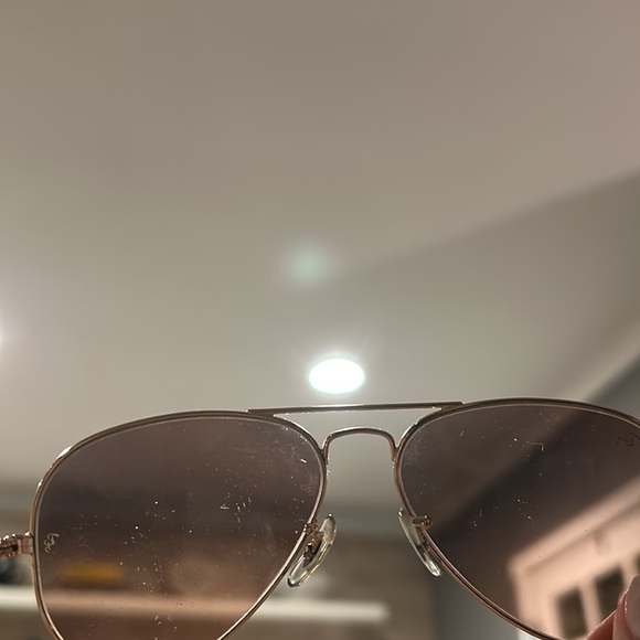Ray Ban Aviators. Light pink tint colored lens with slight scratches - Picture 4 of 6
